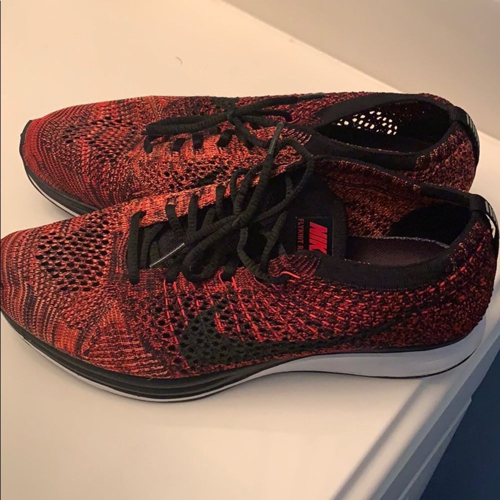 Nike Flyknit Racer Women’s Red Size 7